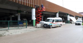 Pazar alanına sundurma çalışması başladı