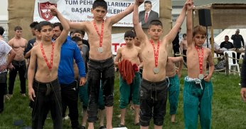 GÖLCÜK BELEDİYESPOR PEHLİVANLARI BAŞARIYA DOYMUYOR