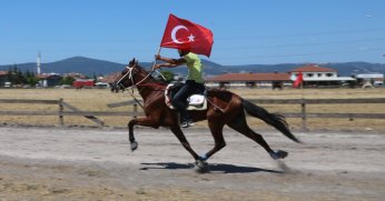 RAHVAN AT YARIŞLARI HEYECANINDA SIRA GÖLCÜK KOŞUSUNDA
