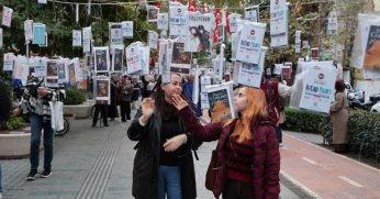 Kocaeli’de gelenek bozulmadı, kitaplar yine ilk ağaçlarda açtı!