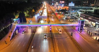 Kocaeli Bilişim Fuarı’nın renkleri üst geçitlerde