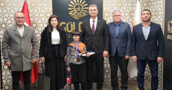 Türkiye'nin ve Gölcük’ün Gururu Sarp Arel Başkan Sezer’e Konuk Oldu