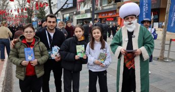 Roman kahramanları İzmit sokaklarında