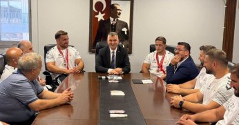 Kırkpınar'da Dereceye Giren Pehlivanlardan Başkan Sezer'e Ziyaret
