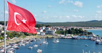 Balıkçının umudu denizde, Büyükşehir yanında