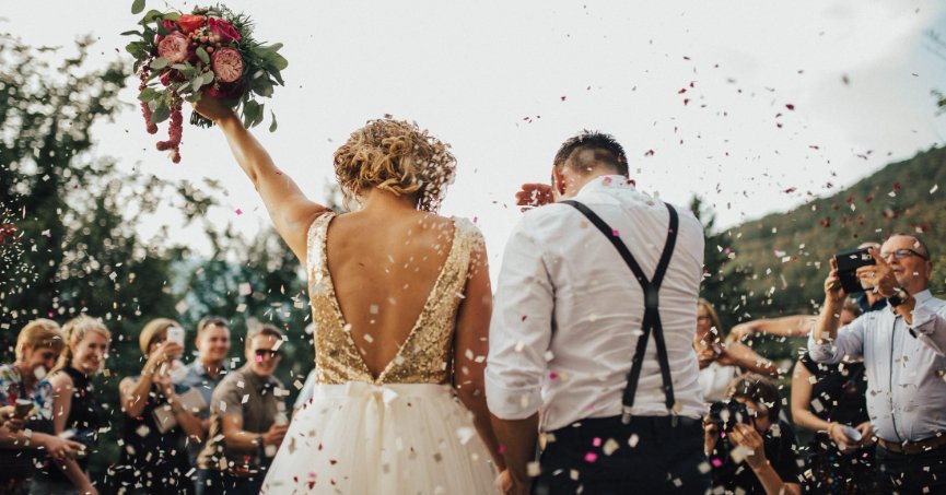 Meclisten geçti: Yeni evlenen gençlere faizsiz kredi