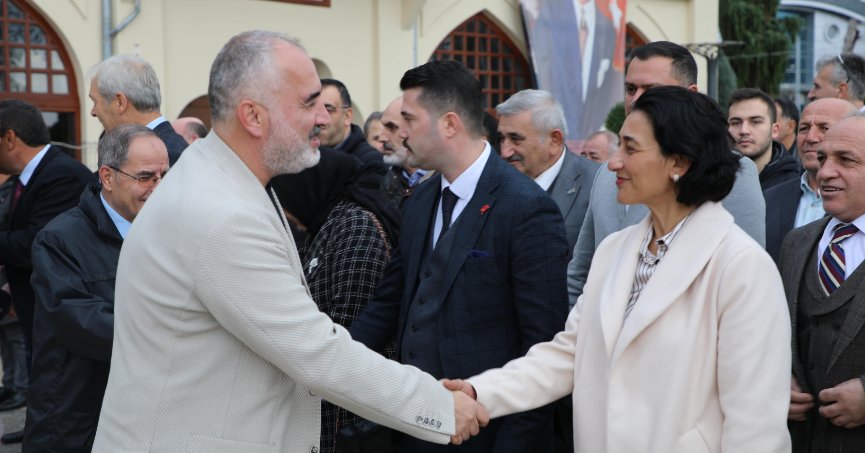 ÖĞRETMENLER GÜNÜ KARAMÜRSEL’DE TÖRENLE KUTLANDI