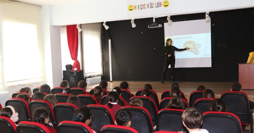 EĞİTİM ÇOCUKLARIN HAZIR OLDUĞU YAŞLARDA VERİLİYOR