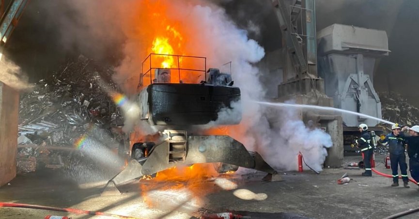 İtfaiyeden Dilovası’ndaki yangına müdahale