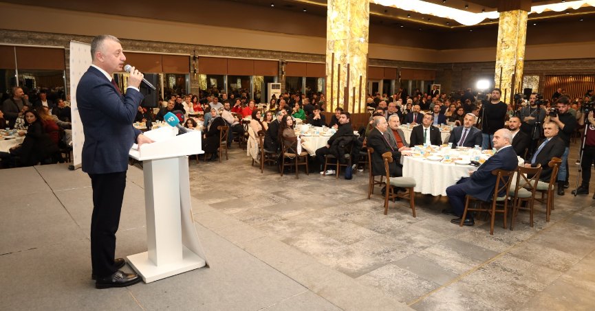 “Kentsel dönüşümü kentsel yenilenmeye dönüştürmeliyiz”