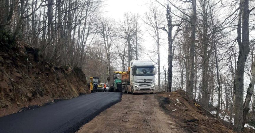Teleferiğin son durağına otopark ve yol