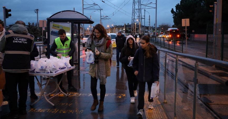 Büyükşehir’den kandil simidi ikramı
