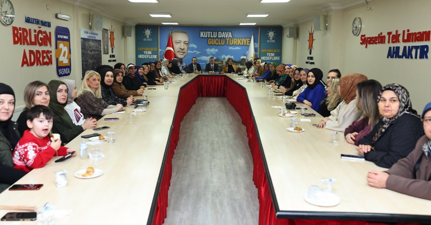 Başkan Büyükakın,  Gençlere ve kadınlara konuk oldu