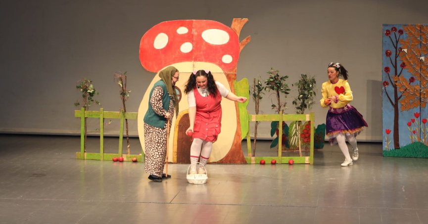 ÇOCUKLAR ÇOCUK TİYATROSU İLE EĞLENDİ