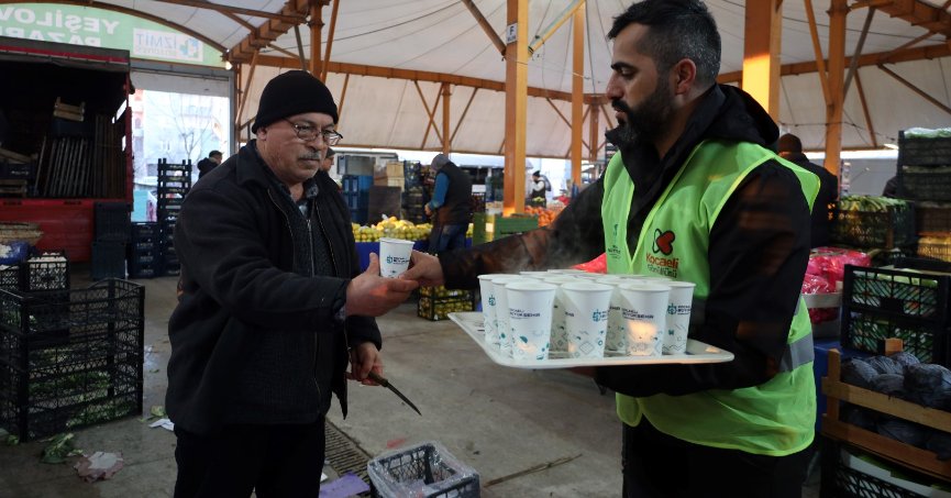 Büyükşehir pazarcı esnafının içini ısıttı