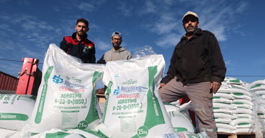 Büyükşehir’den çiftçilere tohum ve gübre desteği