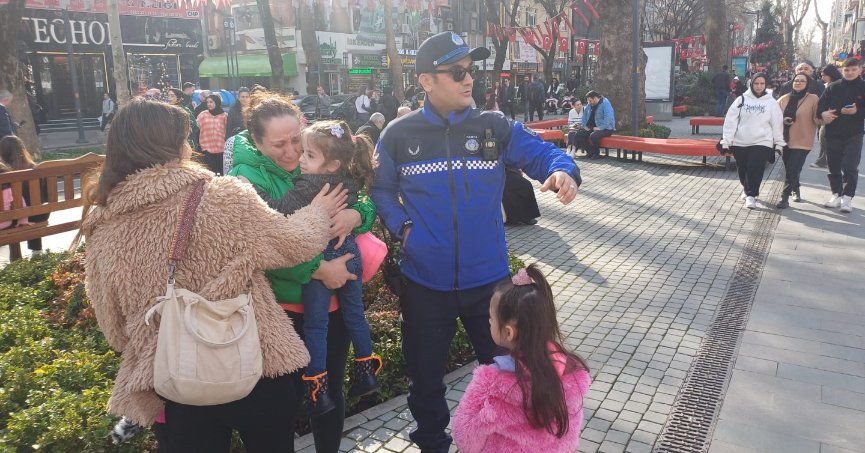 Büyükşehir zabıtası kaybolan 5 çocuğu ailesine kavuşturdu