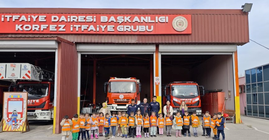 Büyükşehir İtfaiyesinin minik ziyaretçileri