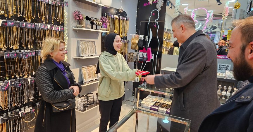 Başkan Sezer’den esnafa en güzel hediye