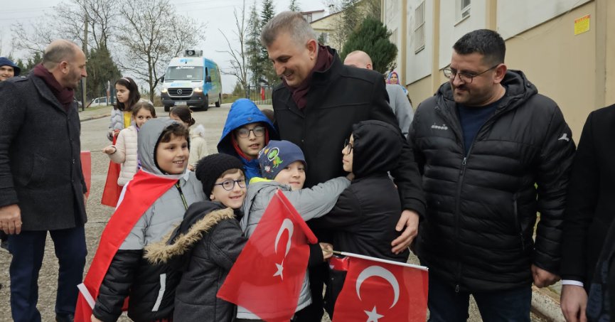 Başkan Sezer, “Gölcük için gecemizi gündüzümüze katıyoruz”