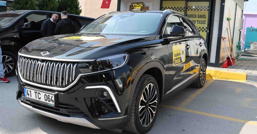 TOGG DARICA’DA TAKSİ OLDU, BAŞKAN BIYIK VATANDAŞLARA SÜRPRİZ YAPTI