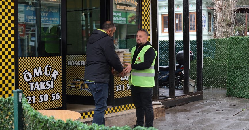 Büyükşehir, taksici esnafını Ramazan’da unutmadı