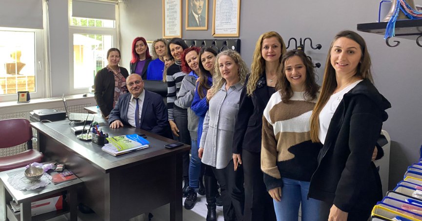 Donanma ilkokulu müdürü Ali demir in emekliliğe uğurlandı.