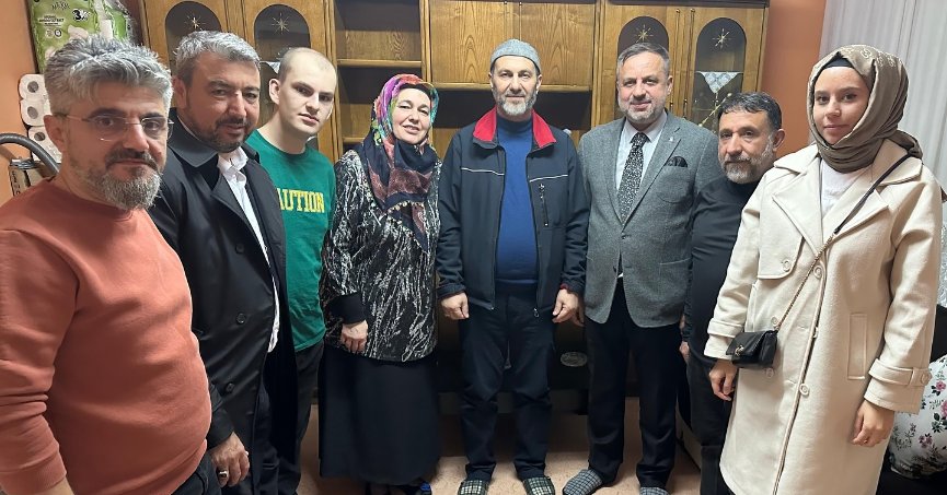 AK Parti tüm kadrolarıyla İzmit’i arşınlıyor