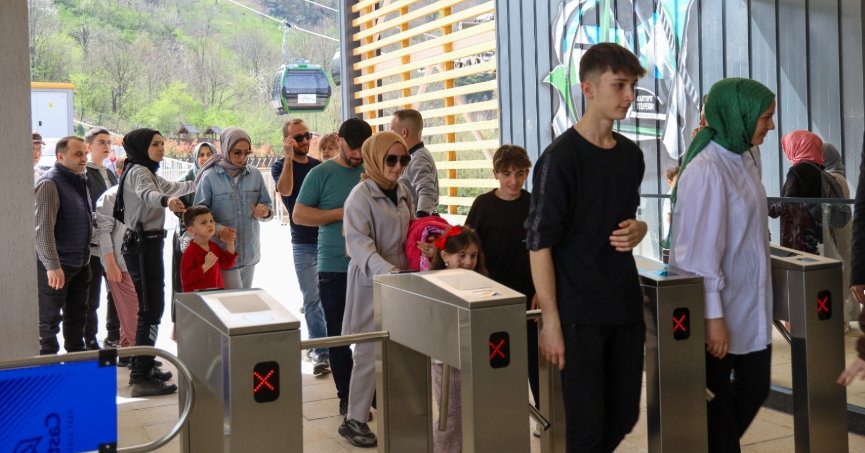 Kartepe Teleferiği 114 bin kişiyi zirveye taşıdı