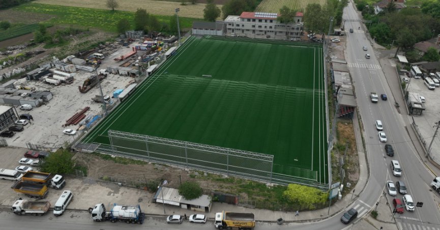 Yakup Altun Stadında sentetik çim serimi