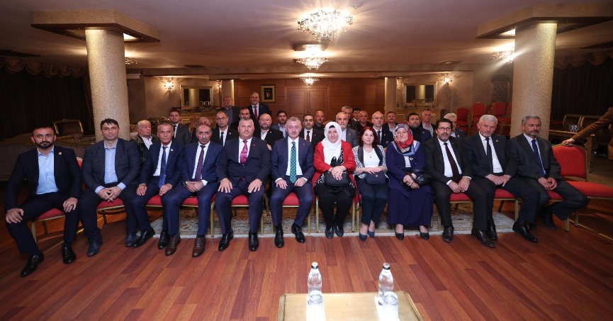 “Hizmetlerimizde muhtarlarımızın imzası var”