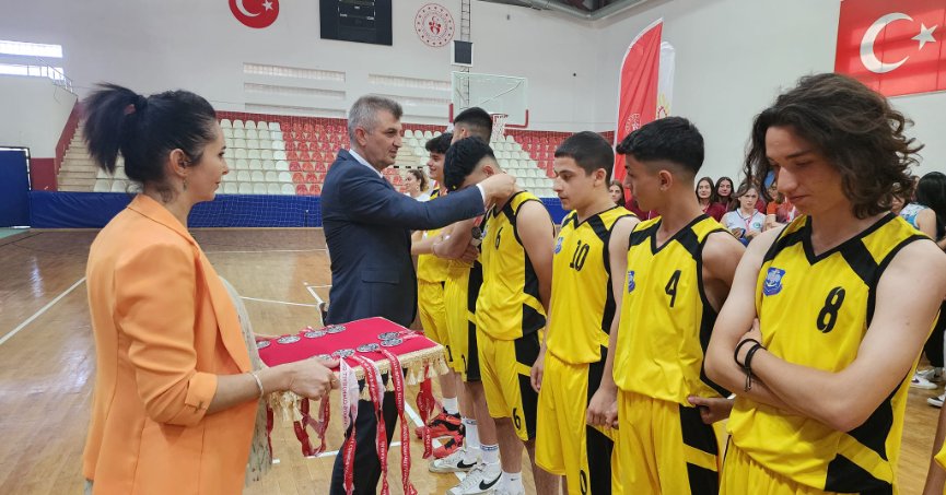 19 MAYIS GENÇLİK KUPASI’NDA ÖDÜLLER SAHİPLERİNİ BULDU