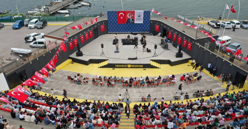 Derince’de Bayram Şölen Havasında Kutlandı