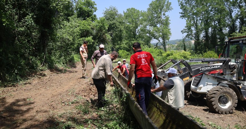 Büyükşehir, Bayraktar’da tarımsal sulama kanallarını temizledi