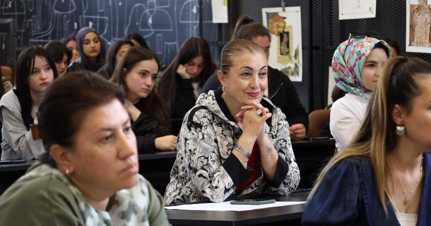 Cihan Nacar geleceğin modacılarıyla buluştu