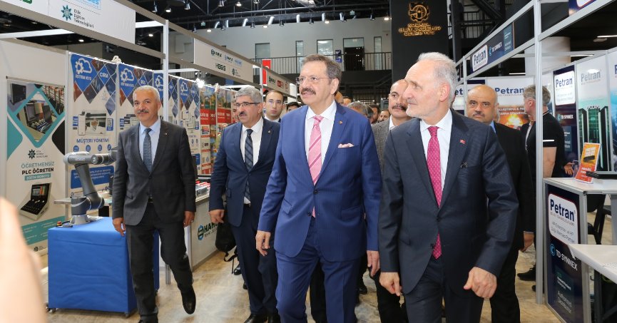 Hisarcıklıoğlu’dan Bilişim Fuarı’na tam not