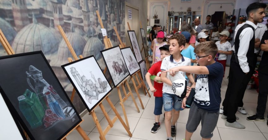 Eğitimin taçlandırdığı başarı tuvallere yansıdı