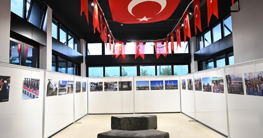 KARTEPE’DE 15 TEMMUZ ZAMANI DURDURAN GECE SERGİSİ