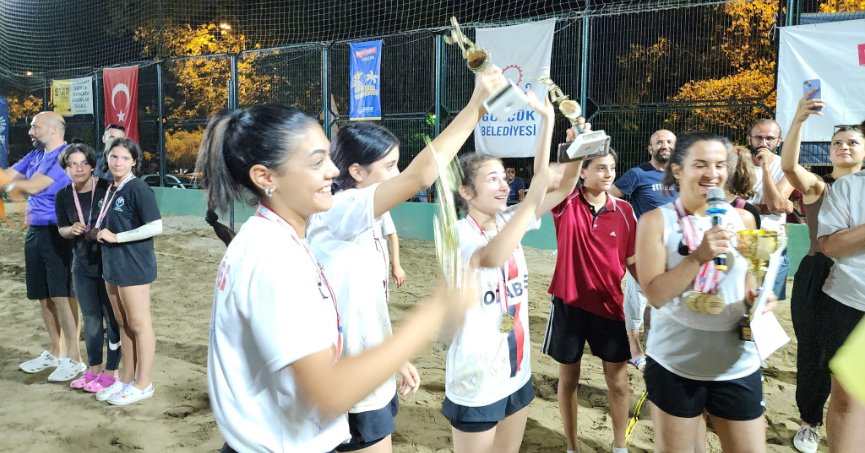 PLAJ VOLEYBOLU TURNUVASI ÇEKİŞMELİ MÜSABAKALAR İLE SONA ERDİ