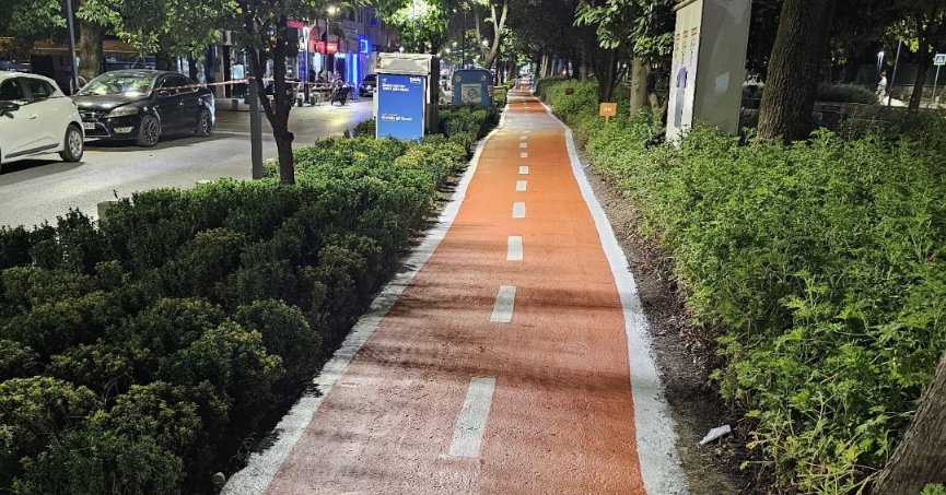 Cumhuriyet Bulvarı’nda bisiklet yolu yenilendi