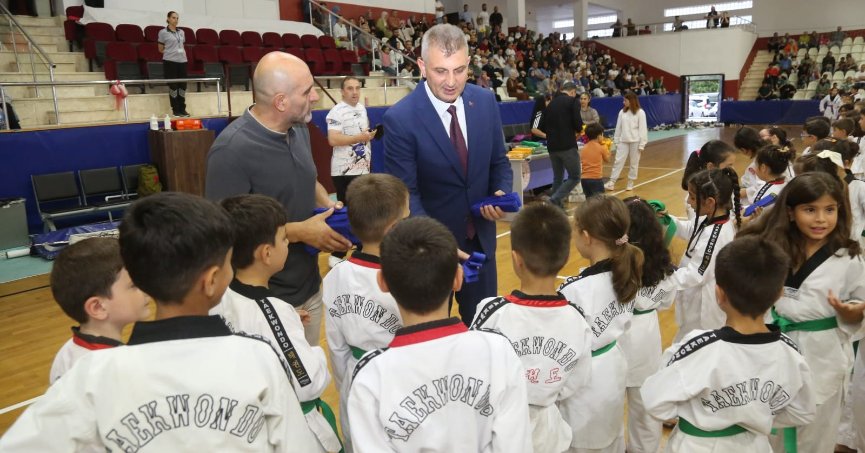 330 GÖLCÜK BELEDİYESİ TAEKWONDO SPORCUSU KUŞAK ATLADI