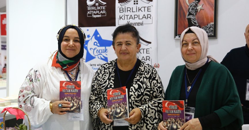 Cumhuriyet kadınlarının 100. Yıla özel eseri kitap fuarında