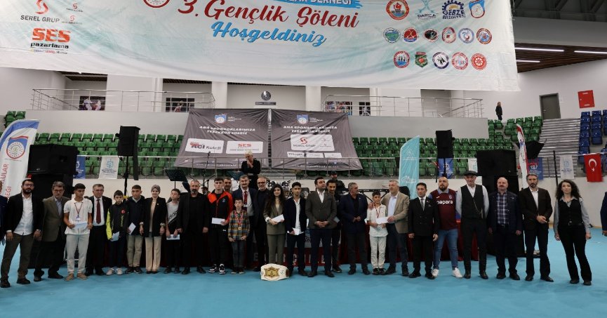 Gençlik şöleninde unutulmayacak bir akşam