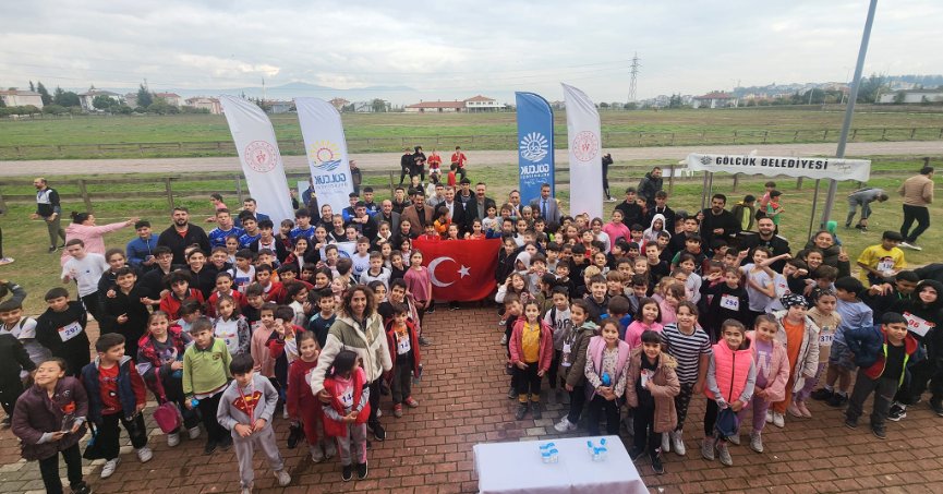 GÖLCÜK’TE CUMHURİYET COŞKUSU SPORLA BİRLEŞTİ