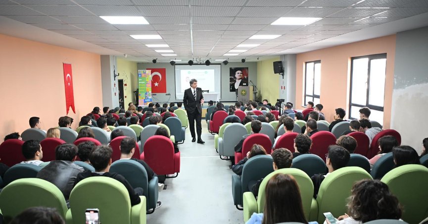 ERTUĞRULGAZİ ÖĞRENCİLERİ KOCAMAN’I DİNLEDİ