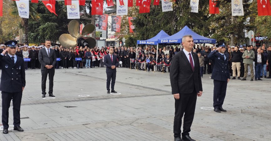 GAZİ MUSTAFA KEMAL ATATÜRK GÖLCÜK´TE TÖRENLE ANILDI