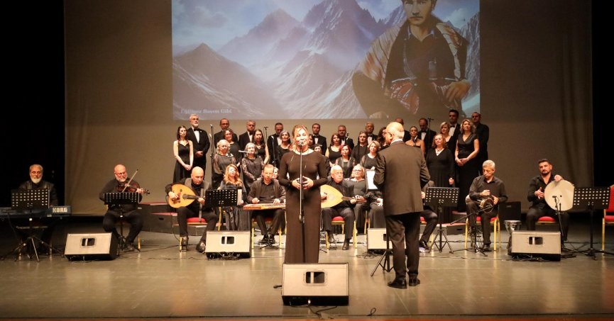 Büyükşehir Ata’yı sevdiği şarkılarla yad etti