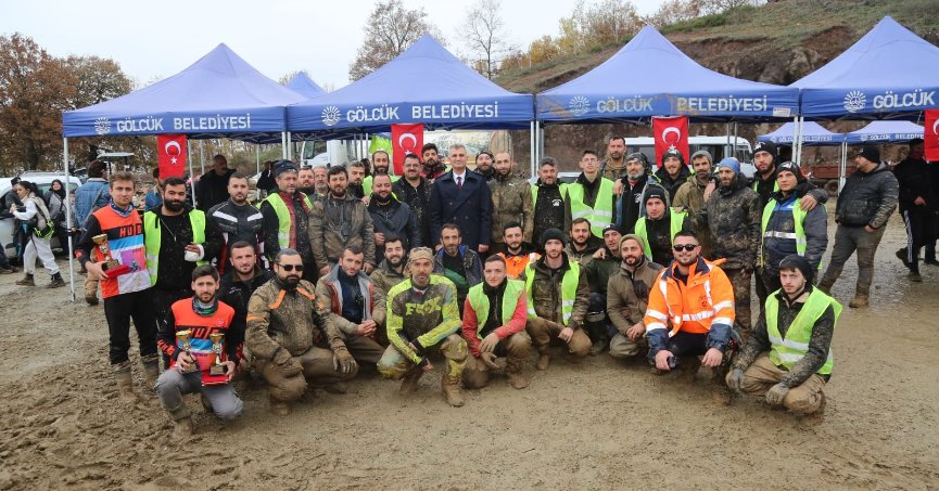 GÖLCÜK’TE ATV YARIŞLARI NEFESLERİ KESTİ