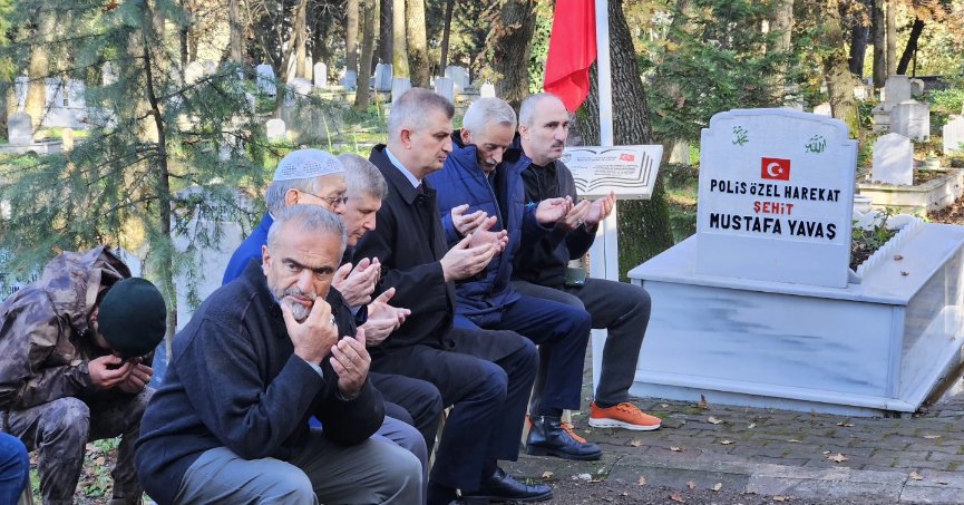 YÜKSEKOVA ŞEHİDİ GÖLCÜK'TE KABRİ BAŞINDA DUALARLA ANILDI
