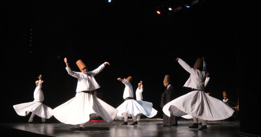Mevlana aşkı salona sığmadı